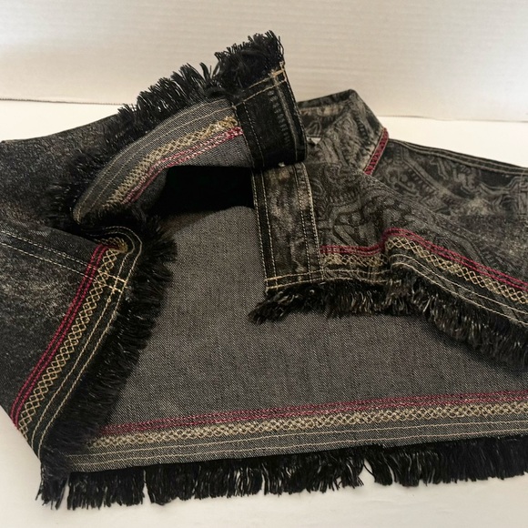 Chico’s Women's Faded Black Embroidered Designed Jean Denim Jacket Size 1 Medium - Picture 11 of 16